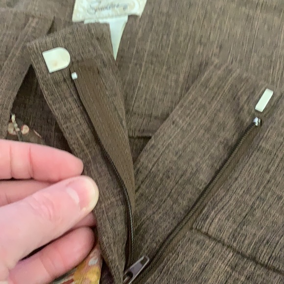 Brown capris - Picture 5 of 5